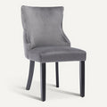 **Technische titel in het Nederlands: Elegante grijze stoel met fluwelen bekleding en metalen details**